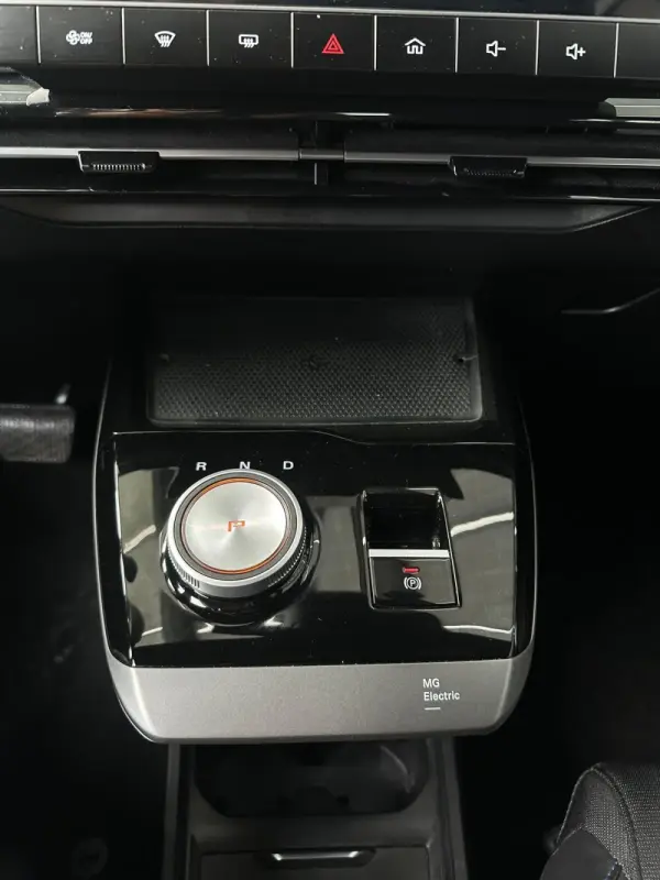 MG MG4 64 kWh Luxury 16