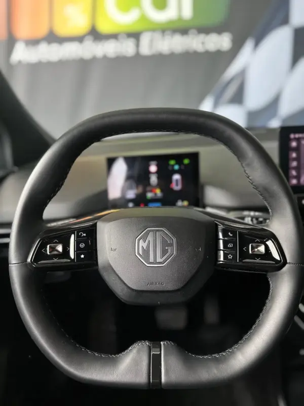 MG MG4 64 kWh Luxury 18