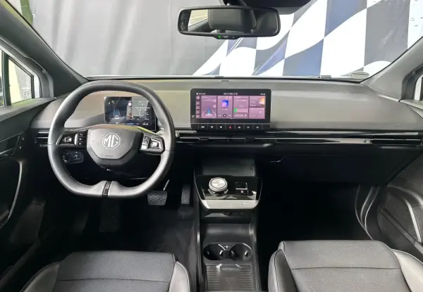 MG MG4 64 kWh Luxury 19