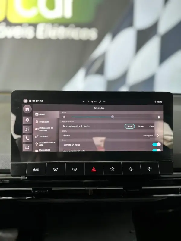 MG MG4 64 kWh Luxury 15