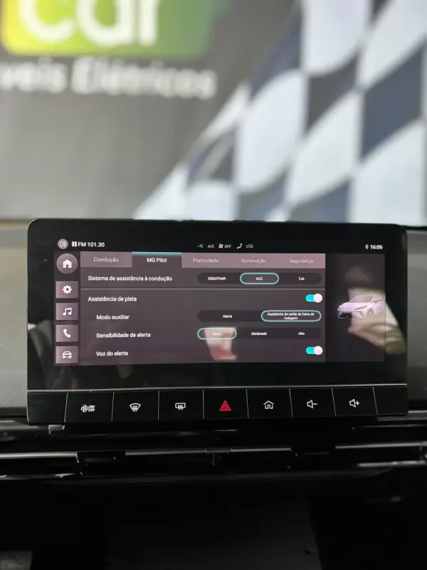 MG MG4 64 kWh Luxury 17