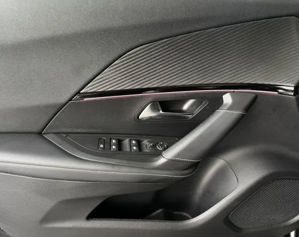 Peugeot e-2008 50 kWh GT 9