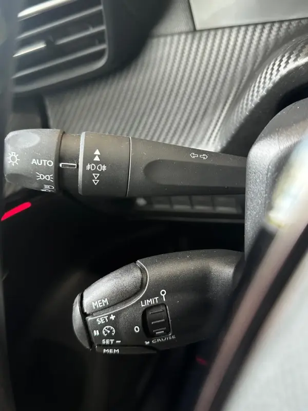 Peugeot e-2008 50 kWh GT 10