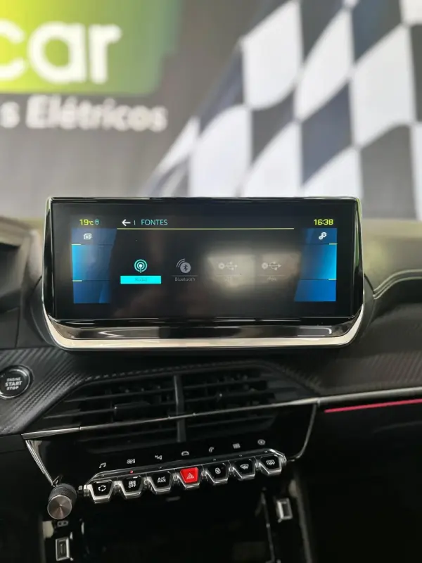 Peugeot e-2008 50 kWh GT 15