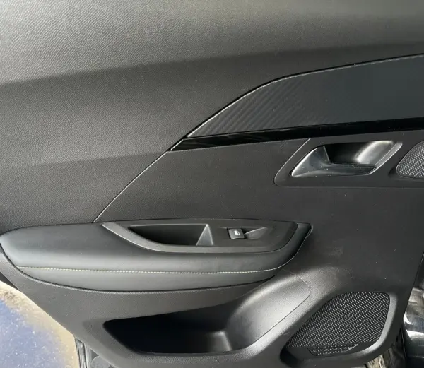 Peugeot e-2008 50 kWh GT 28