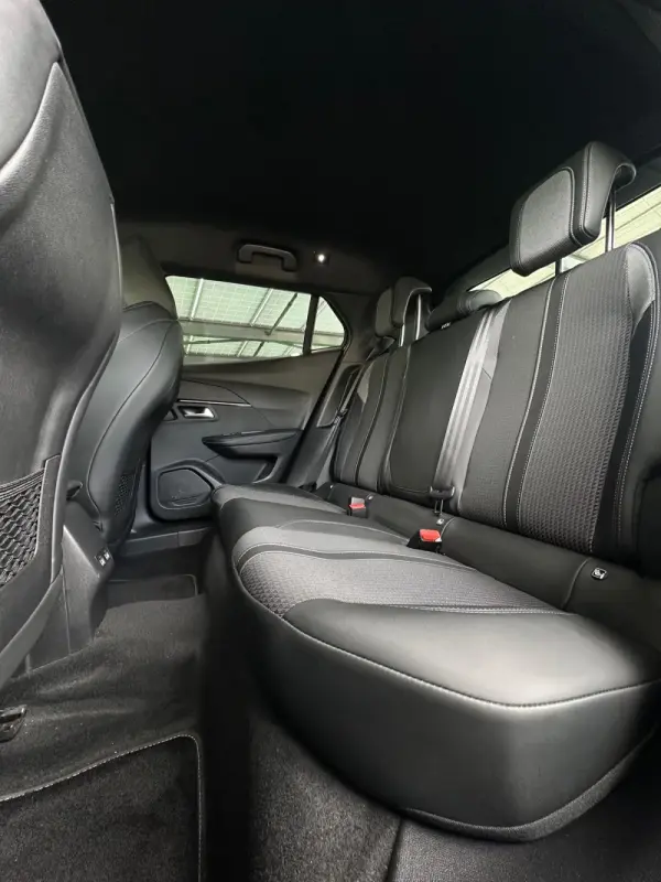 Peugeot e-2008 50 kWh GT 29