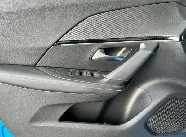Peugeot e-2008 50 kWh GT Pack 9