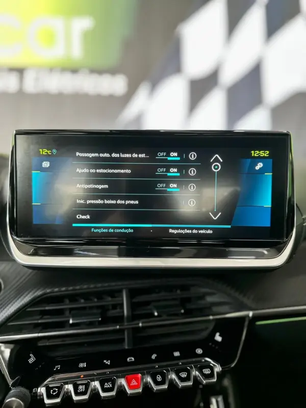 Peugeot e-2008 50 kWh GT Pack 18