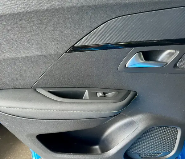 Peugeot e-2008 50 kWh GT Pack 28