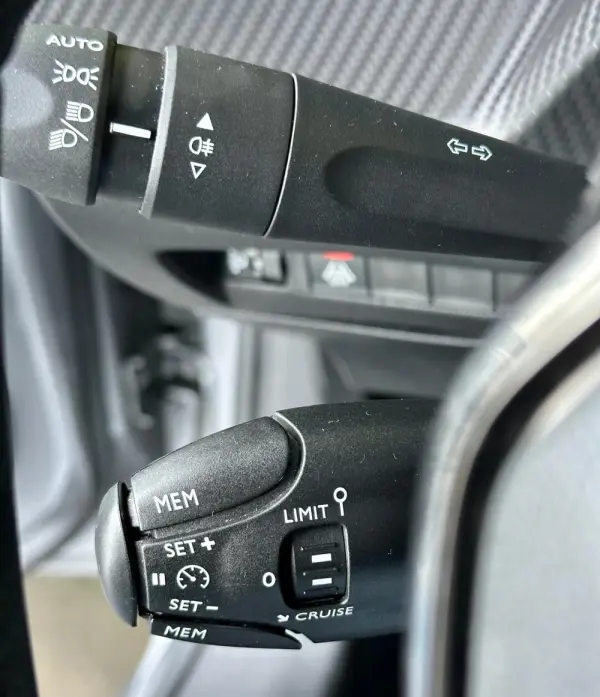 Peugeot e-208 50 kWh Allure 11