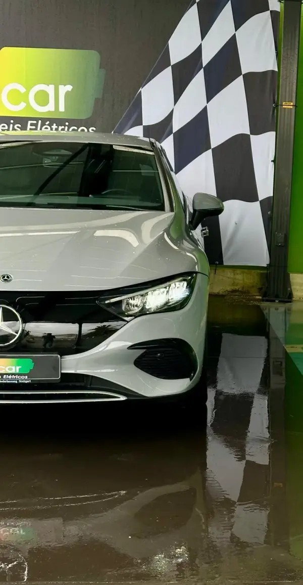 Mercedes-Benz EQE 300 Electric Art 4
