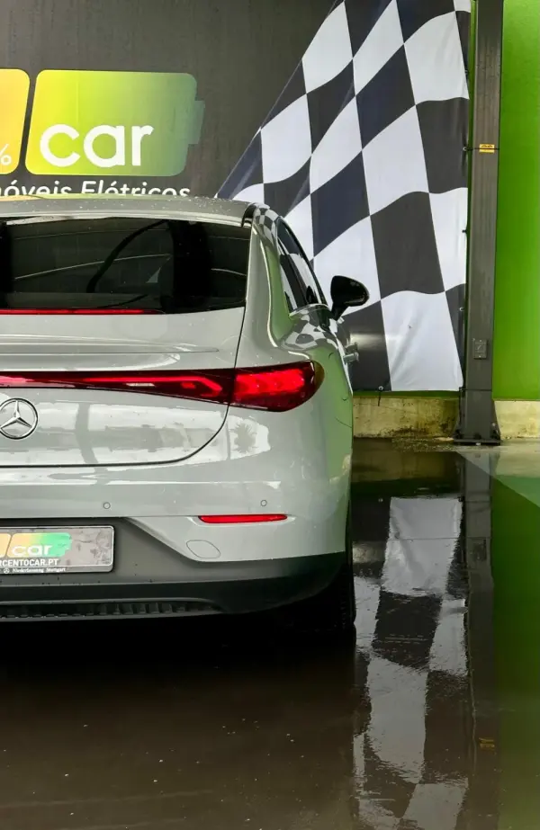 Mercedes-Benz EQE 300 Electric Art 8