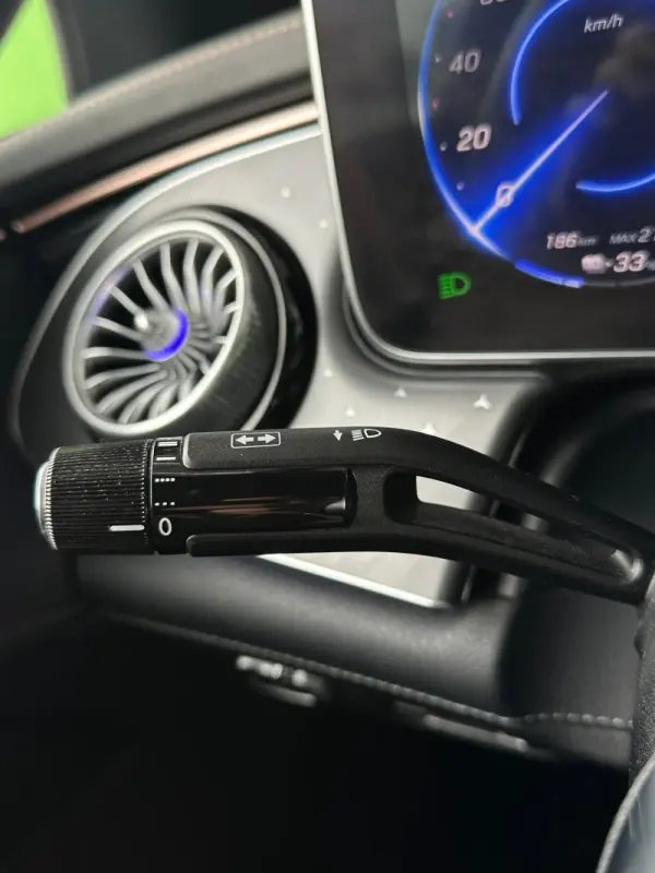 Mercedes-Benz EQE 300 Electric Art 11