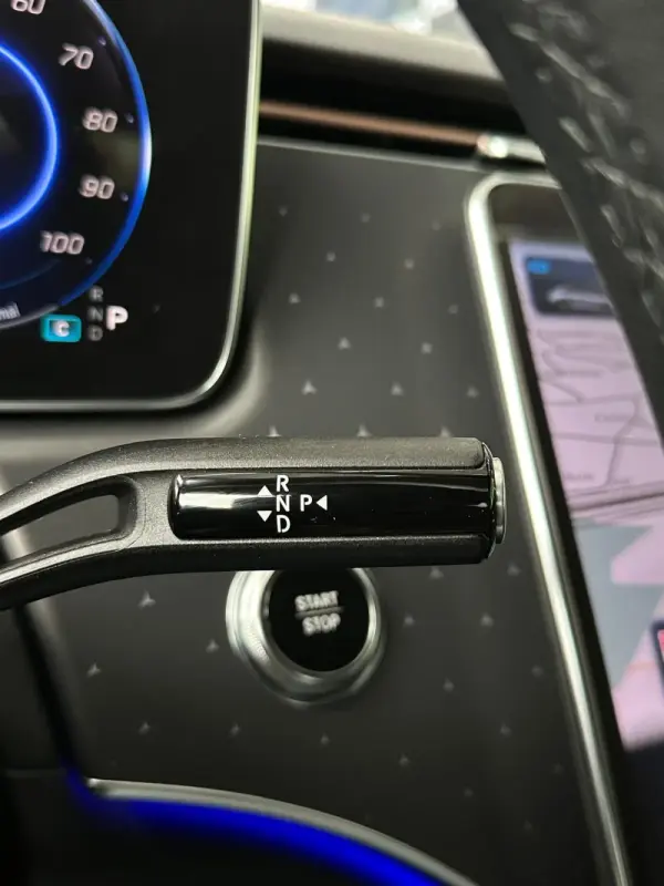 Mercedes-Benz EQE 300 Electric Art 12