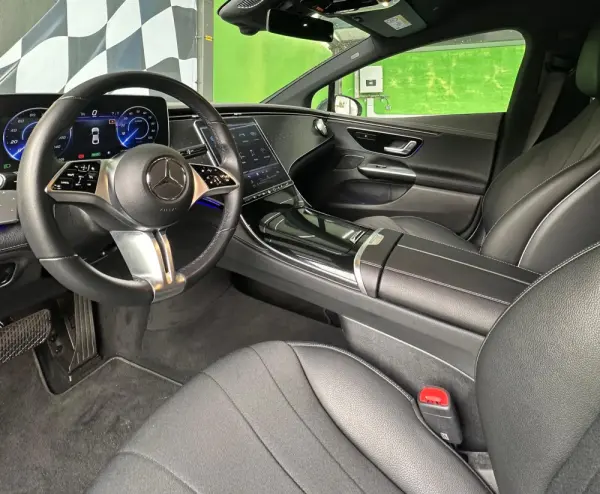 Mercedes-Benz EQE 300 Electric Art 13