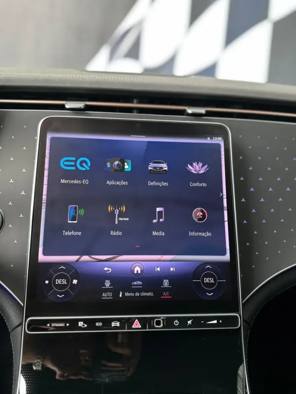 Mercedes-Benz EQE 300 Electric Art 16