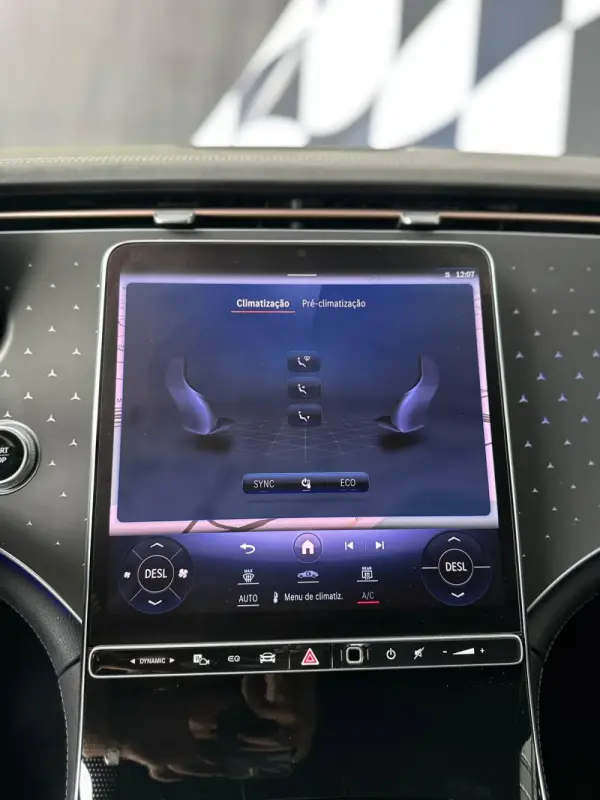 Mercedes-Benz EQE 300 Electric Art 22