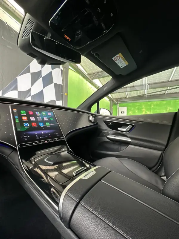 Mercedes-Benz EQE 300 Electric Art 24