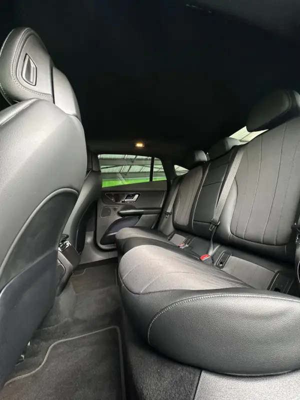 Mercedes-Benz EQE 300 Electric Art 28
