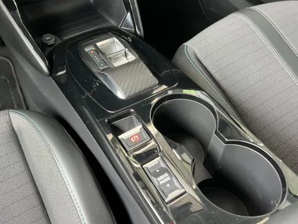 Peugeot e-2008 50 kWh Allure Pack 19