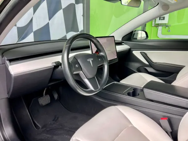 Tesla Model 3 Standard Range Plus RWD 6