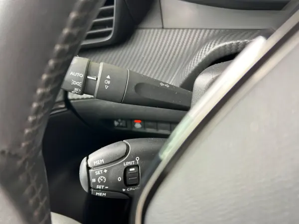 Peugeot e-2008 50 kWh Allure Pack 13