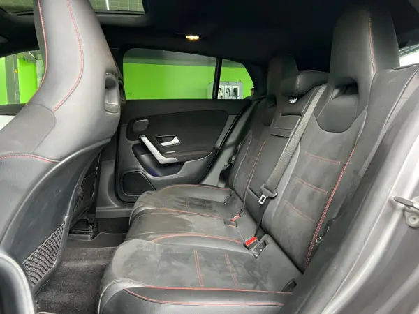 Mercedes-Benz CLA 250 e Shooting Brake AMG Line 12