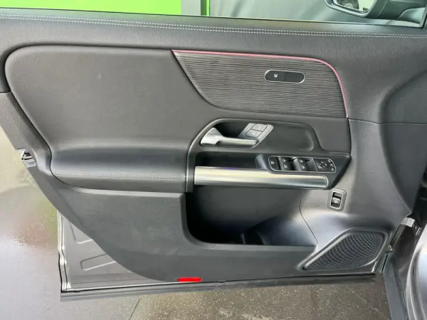 Mercedes-Benz EQA 250 Electric Art 11