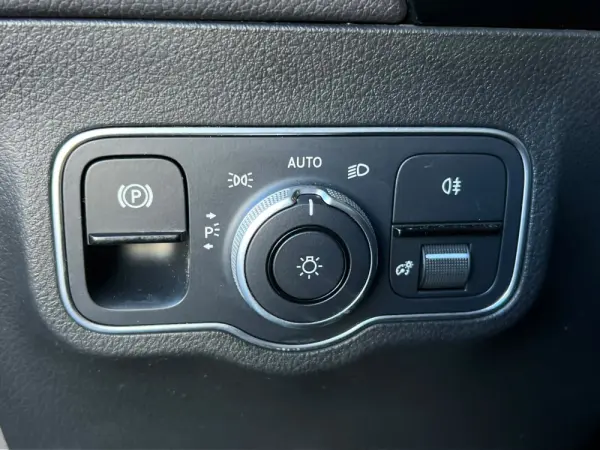 Mercedes-Benz EQA 250+ Electric Art 12