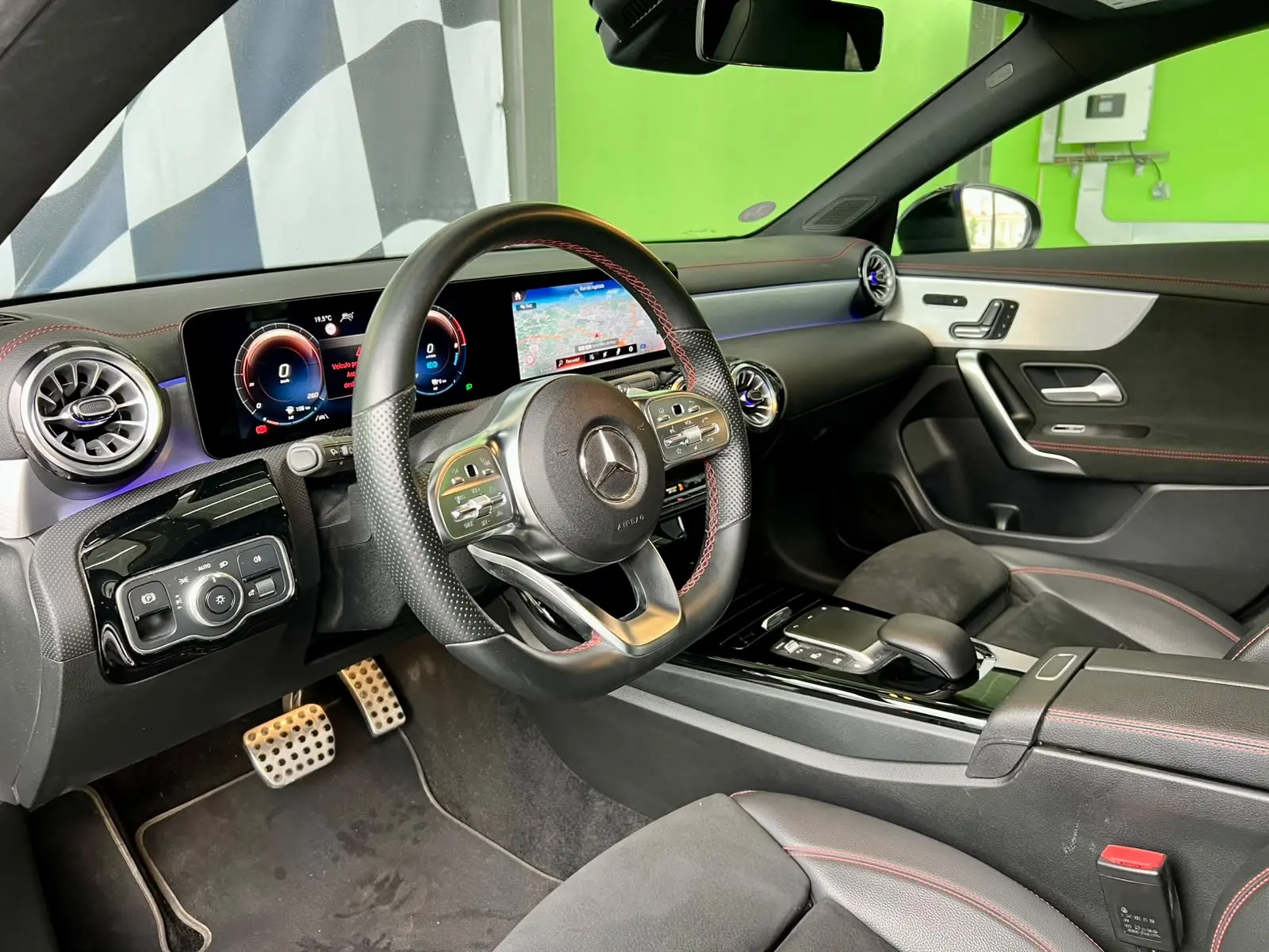 Mercedes-Benz CLA 250 e Shooting Brake AMG Line 10