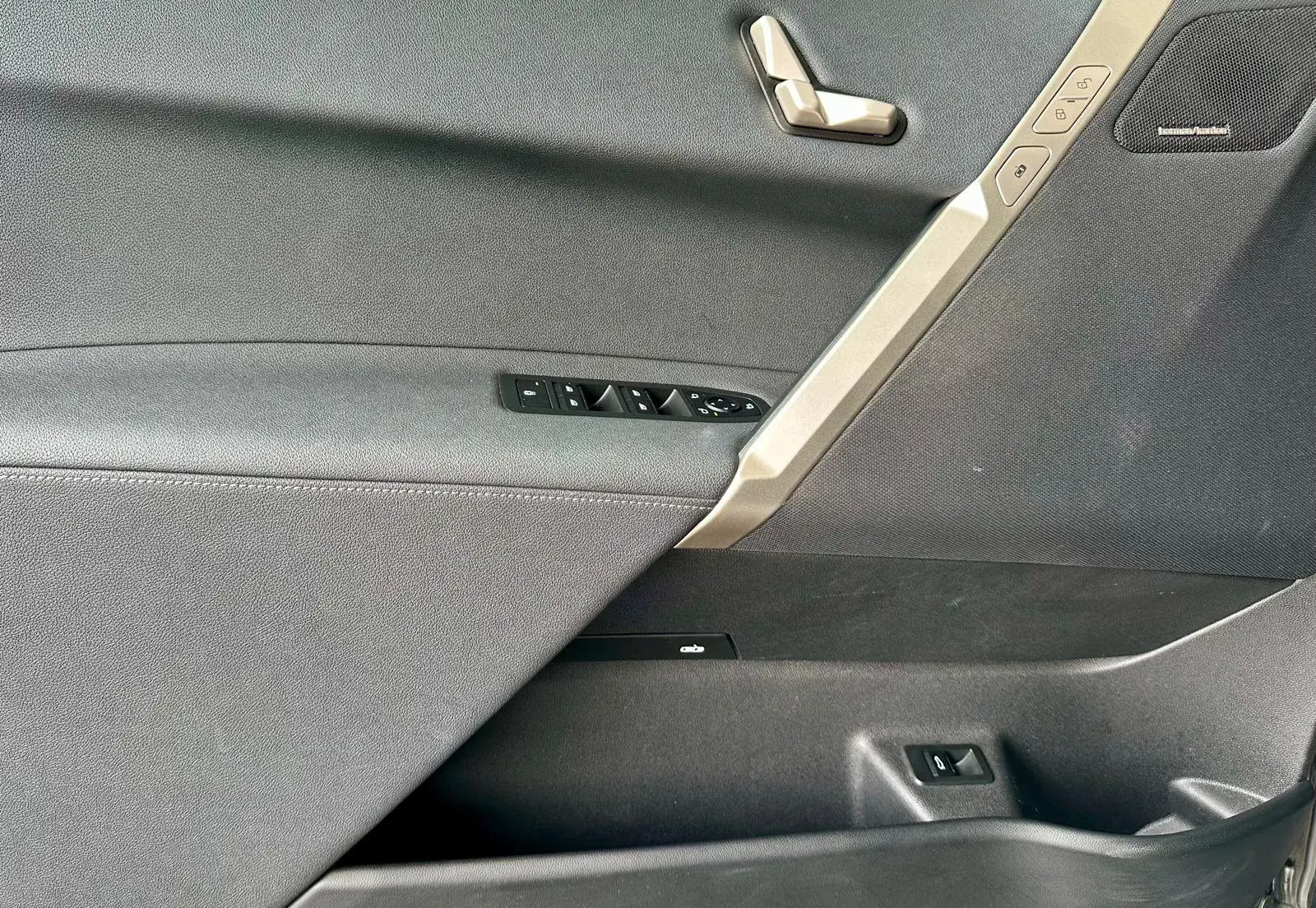 BMW iX xDrive 40 Pack Desportivo 9