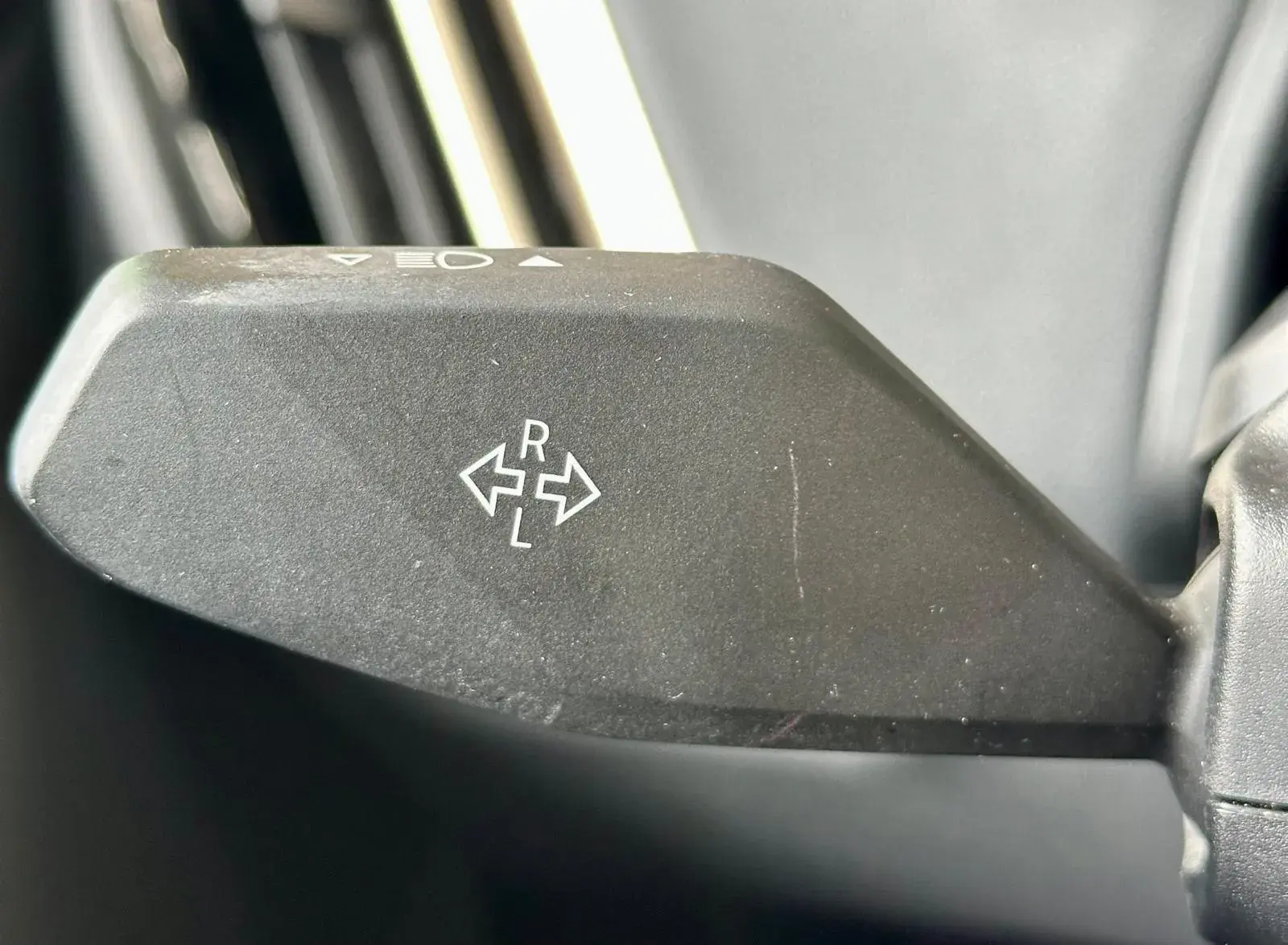 BMW iX xDrive 40 Pack Desportivo 12