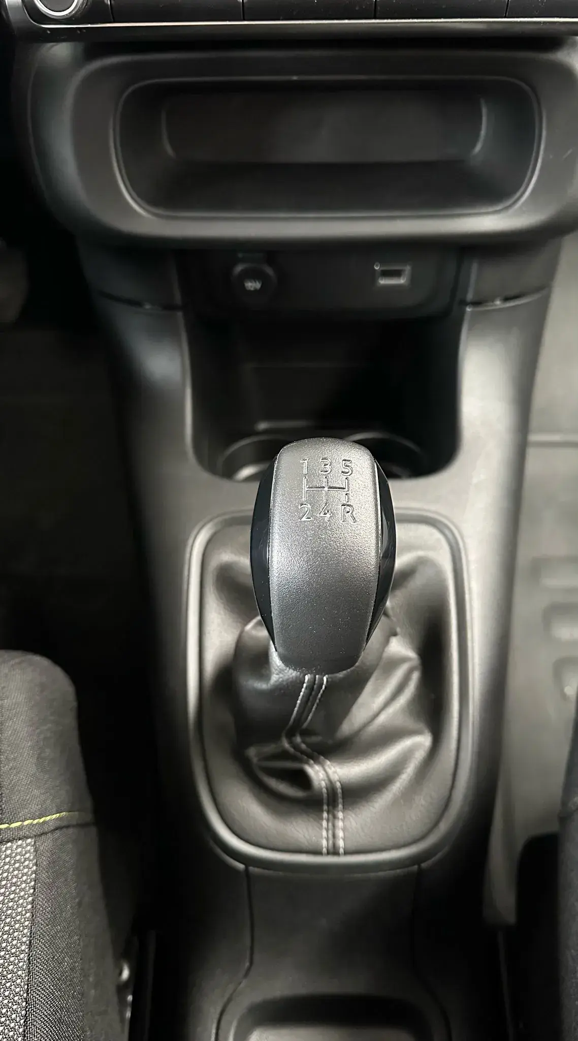 Citroën C3 1.2 PureTech C-Series 19