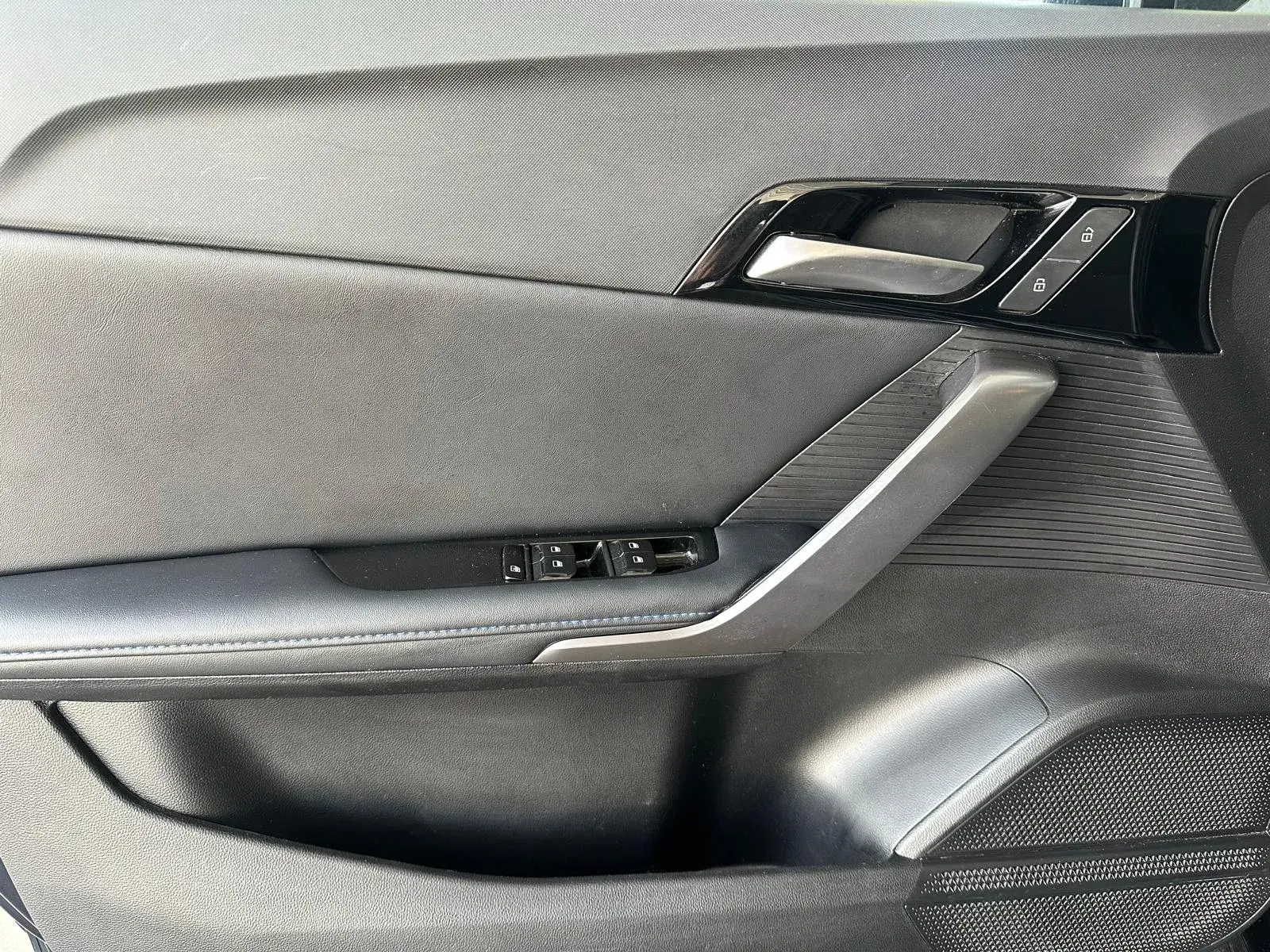 MG MG4 64 kWh Luxury 9