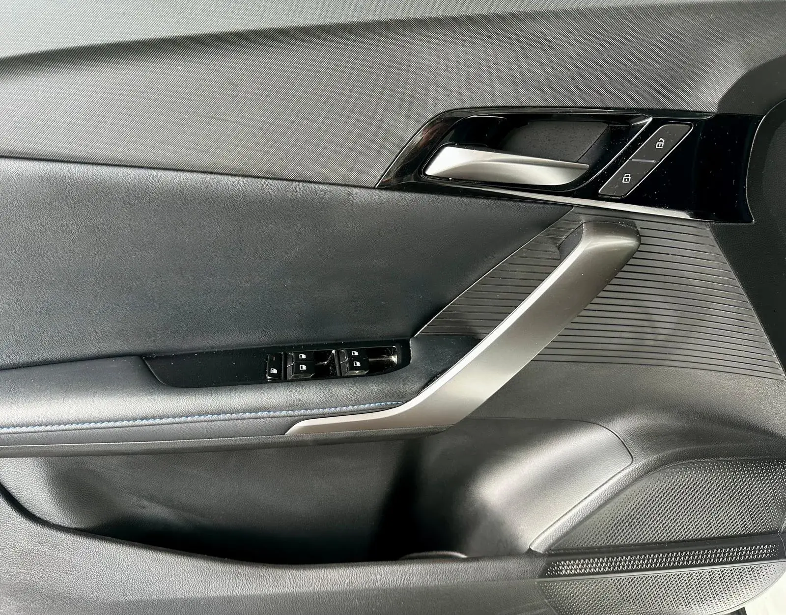 MG MG4 64 kWh Luxury 5