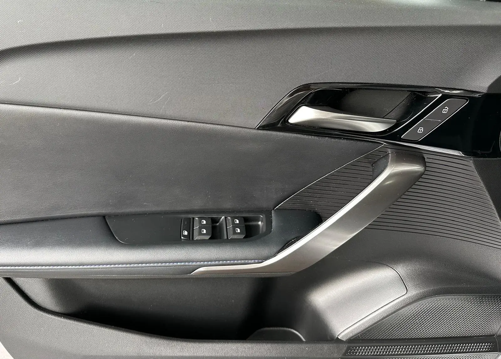 MG MG4 64 kWh Luxury 9