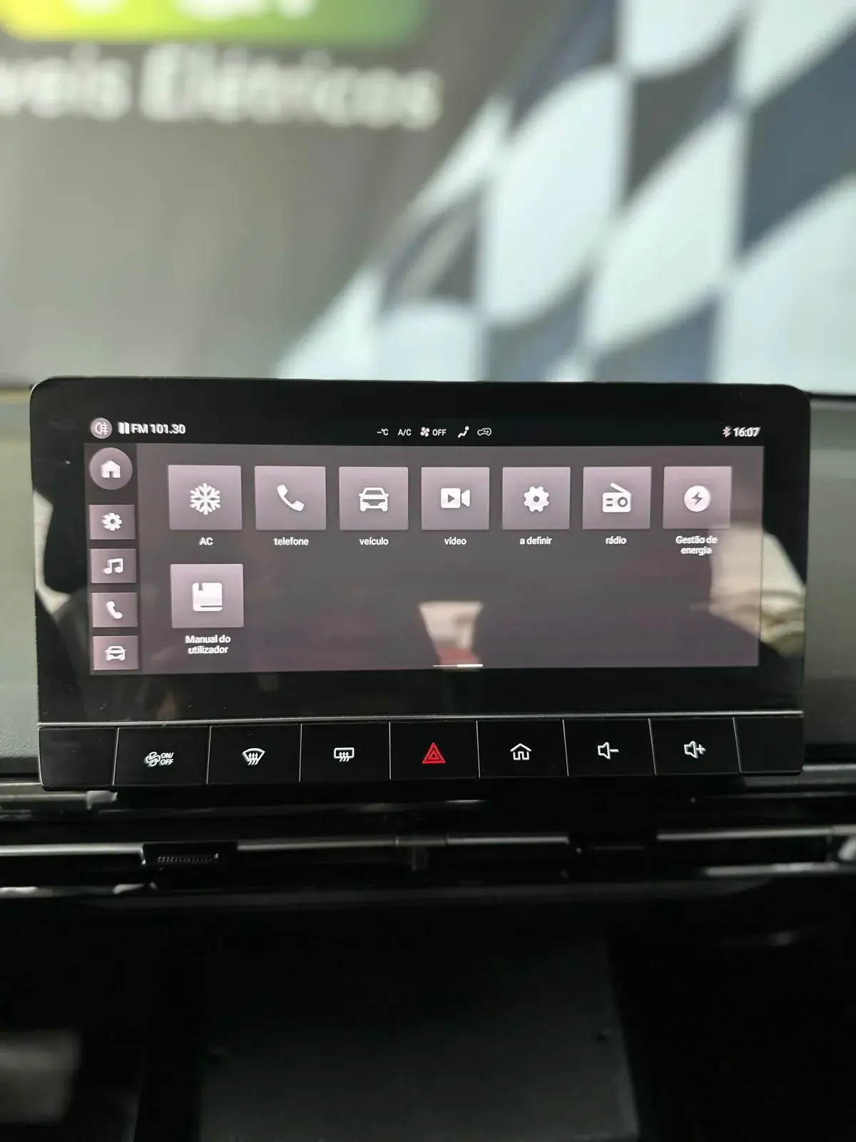 MG MG4 64 kWh Luxury 18