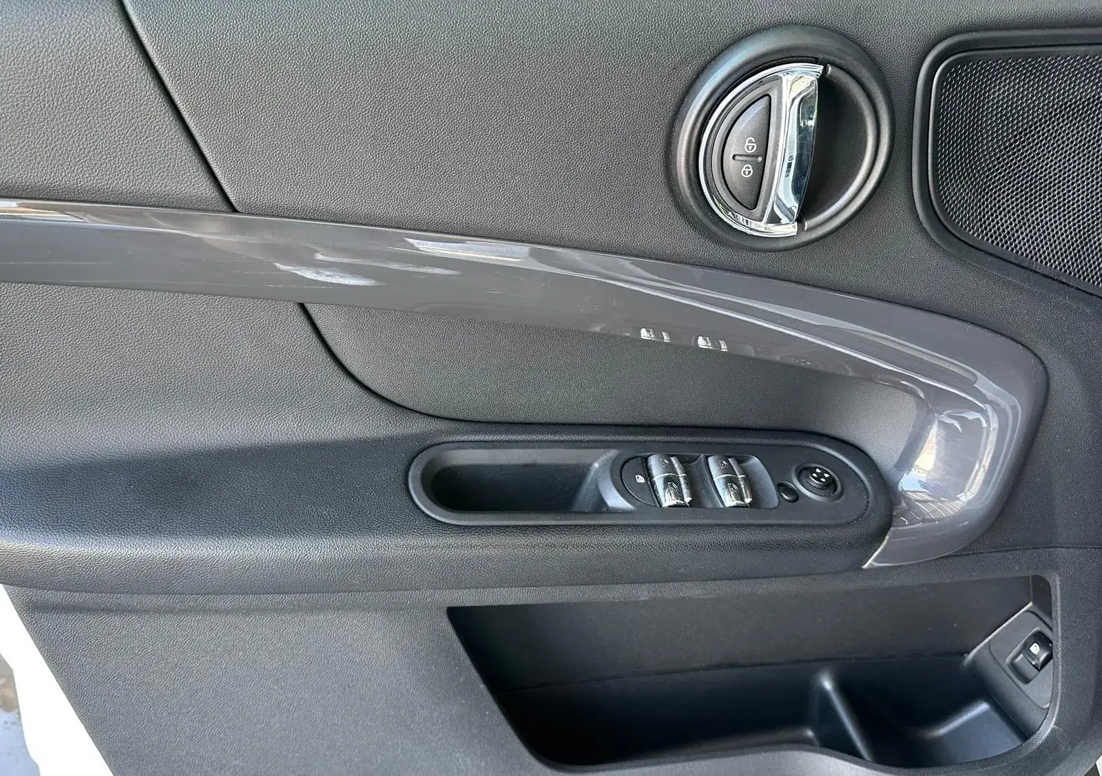 MINI Countryman Cooper SE ALL4 Auto 9