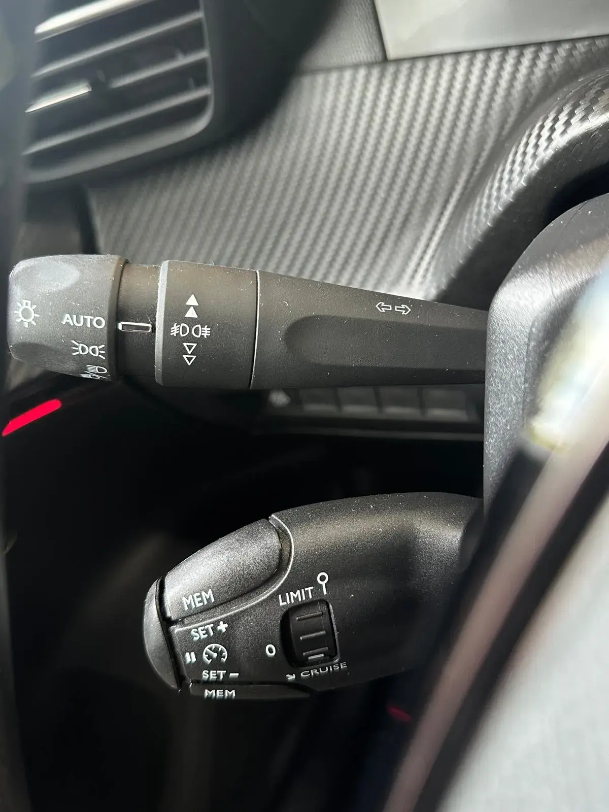 Peugeot e-2008 50 kWh GT 10