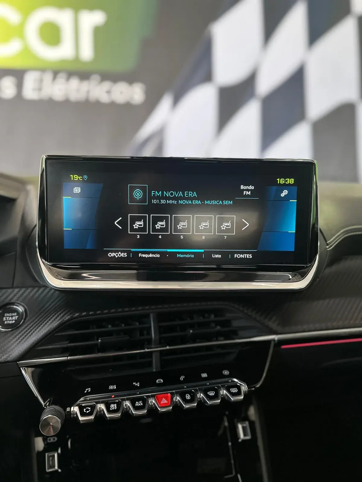 Peugeot e-2008 50 kWh GT 14