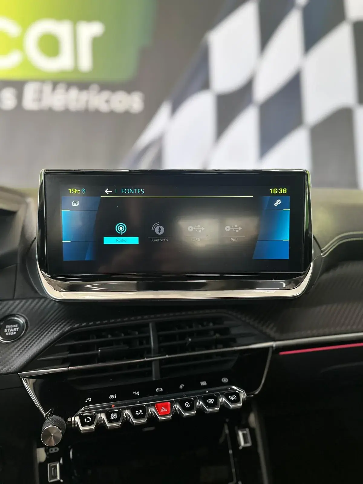 Peugeot e-2008 50 kWh GT 15