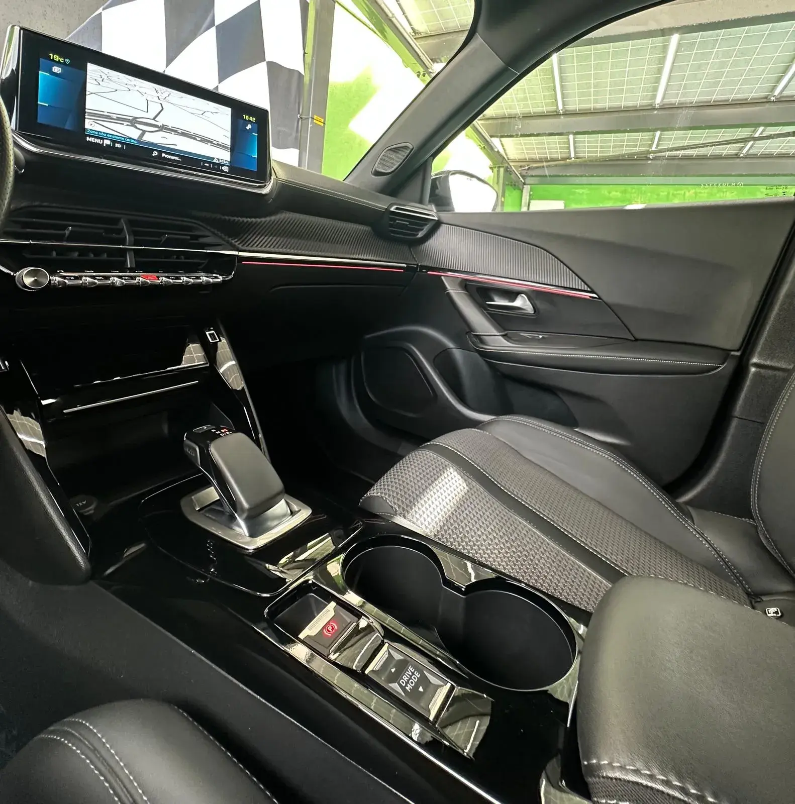 Peugeot e-2008 50 kWh GT 24