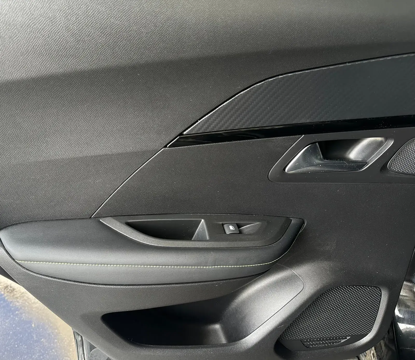 Peugeot e-2008 50 kWh GT 28