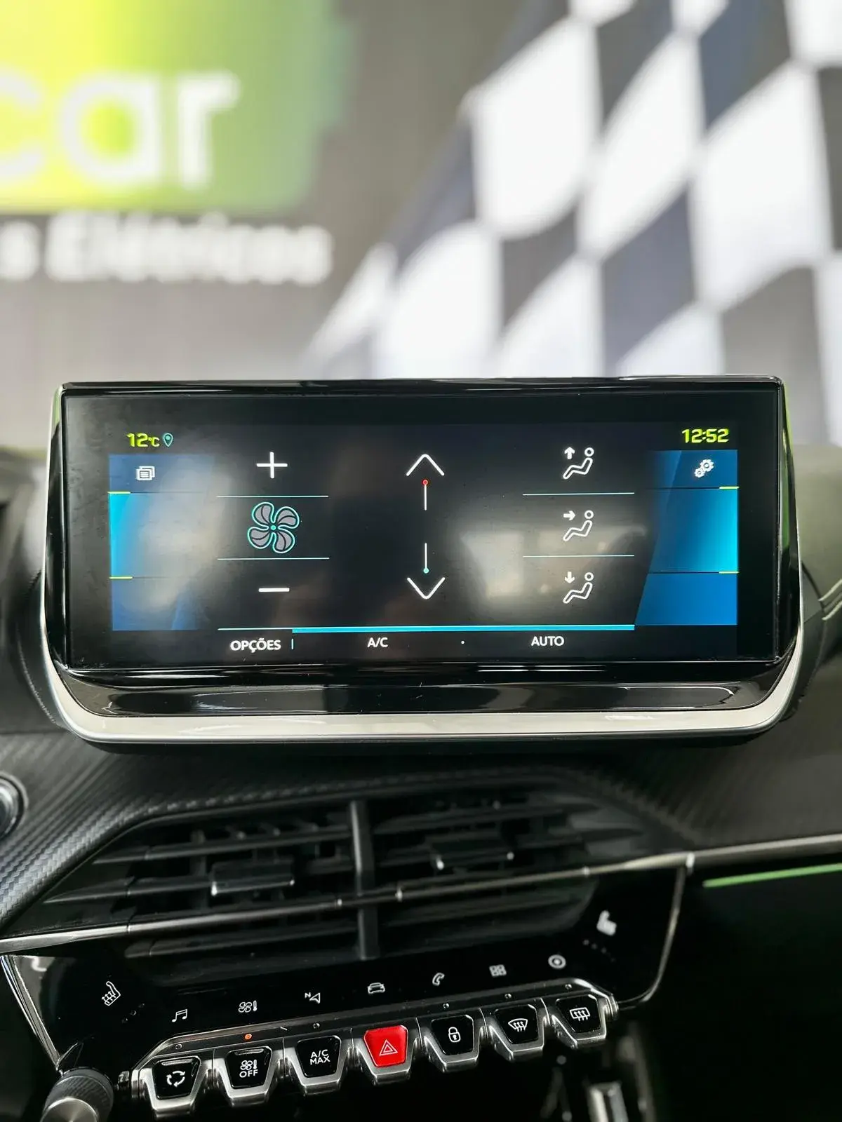 Peugeot e-2008 50 kWh GT Pack 17