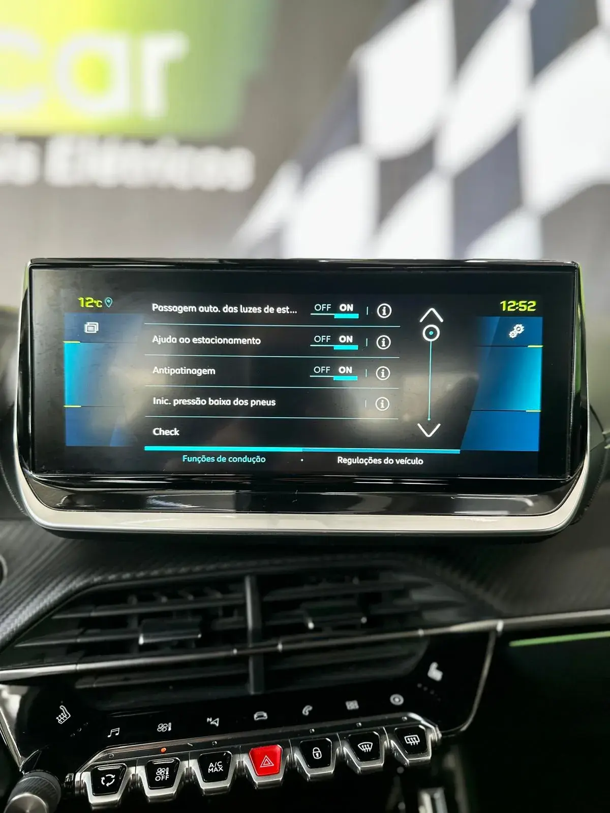 Peugeot e-2008 50 kWh GT Pack 18