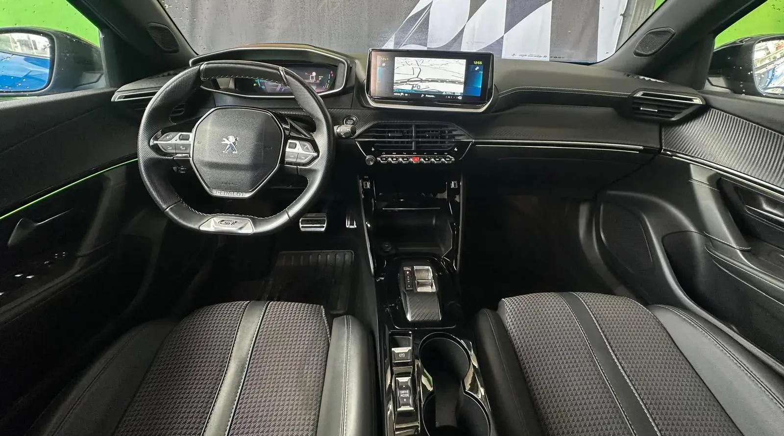 Peugeot e-2008 50 kWh GT Pack 27