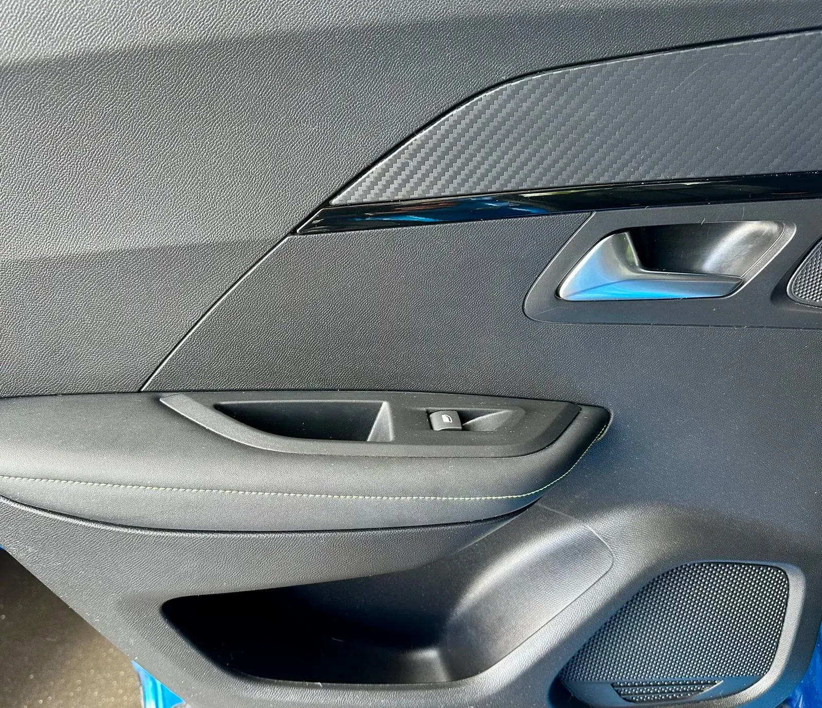 Peugeot e-2008 50 kWh GT Pack 28