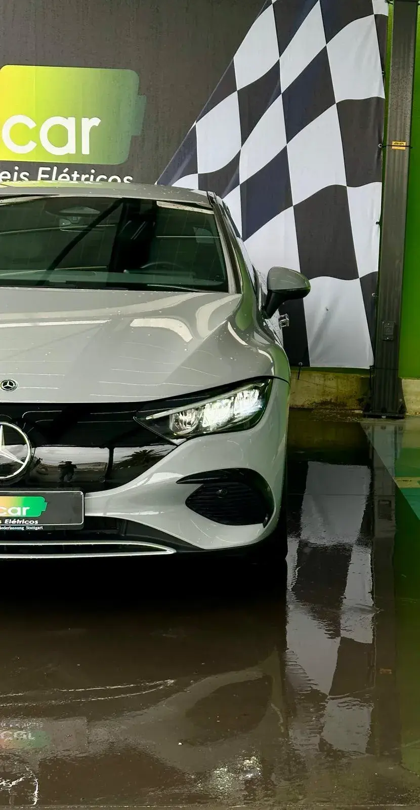 Mercedes-Benz EQE 300 Electric Art 4