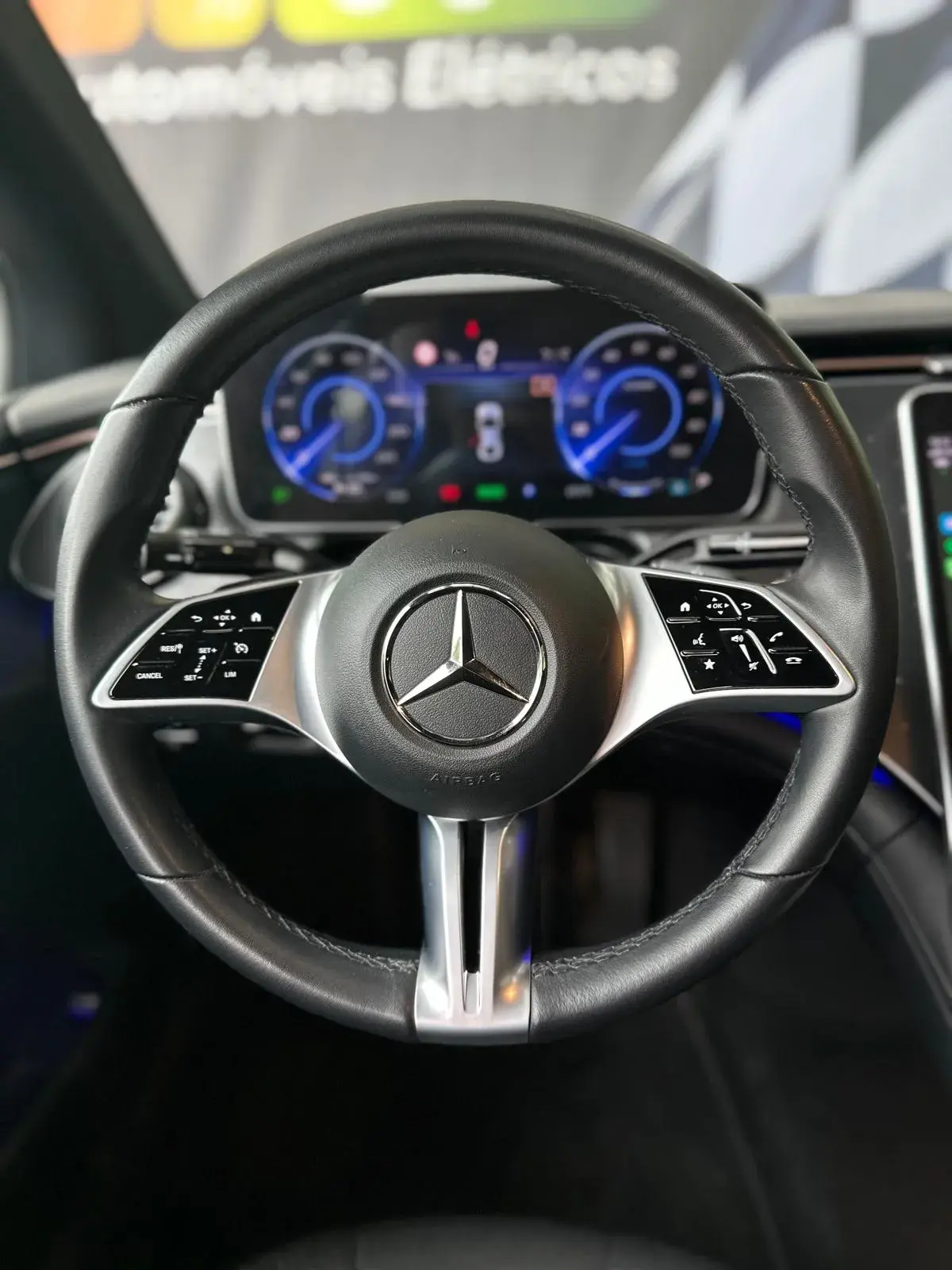 Mercedes-Benz EQE 300 Electric Art 25