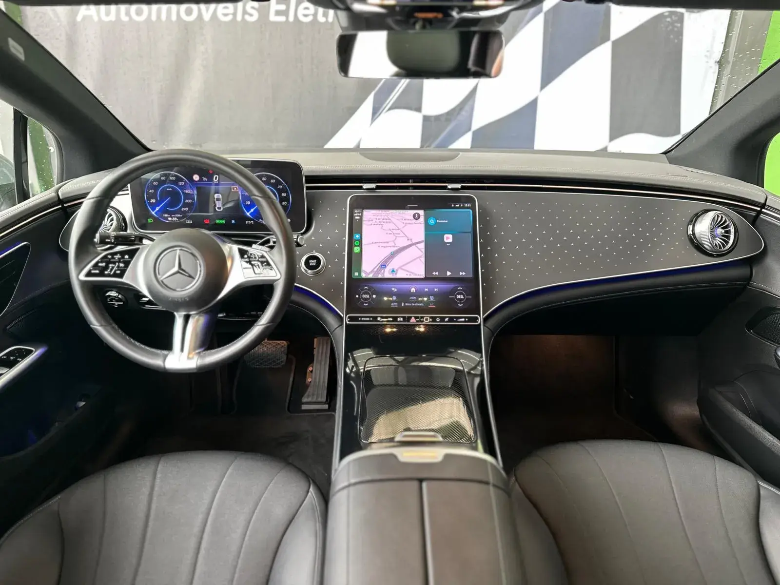 Mercedes-Benz EQE 300 Electric Art 26